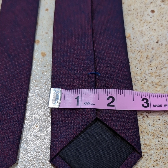 Kenneth Cole Reaction | 100% Silk Deep Purple Red Tie - Picture 5 of 6
